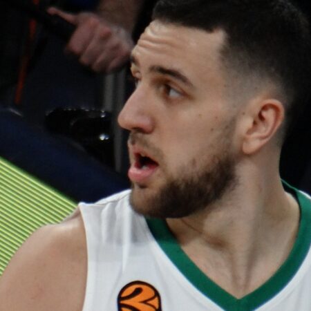 Vasilije Micić novi igrač Milvokija posle trejda iz Šarlota